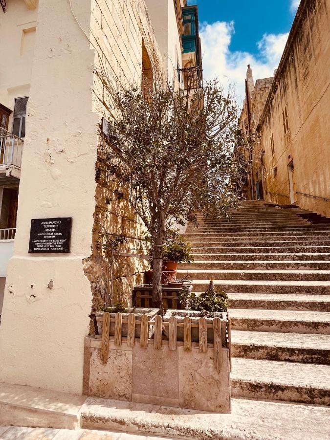 10 La Ruelle Apartment Valletta Exterior photo